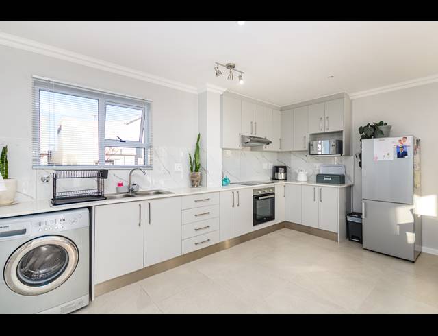 1 BEDROOM APARTMENT SOLD IN SUNNINGDALE